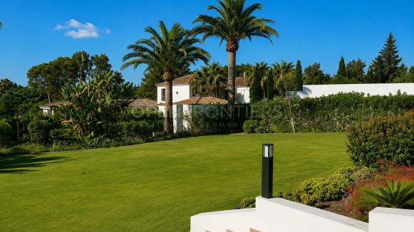 Renovated Villa with Pool in Kings & Queens, Sotogrande