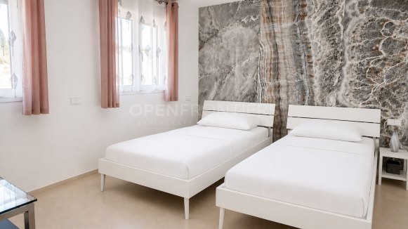 Renovated Villa with Pool in Kings & Queens, Sotogrande