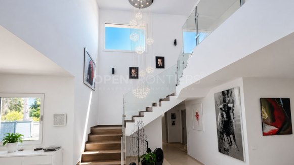 Renovated Villa with Pool in Kings & Queens, Sotogrande