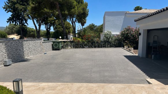 Renovated Villa with Pool in Kings & Queens, Sotogrande