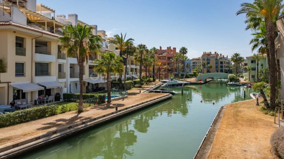 Apartment with Marina Views and Tourist Licence in Sotogrande Marina