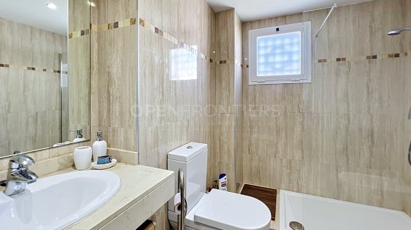 Ground Floor Apartment with Panoramic Sea and Golf Views in La Alcaidesa