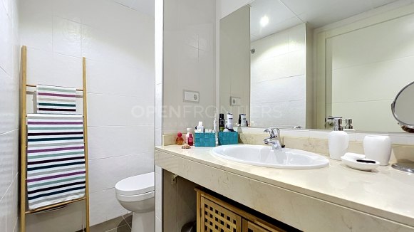 Ground Floor Apartment with Panoramic Sea and Golf Views in La Alcaidesa