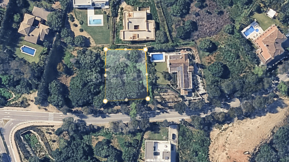 1,986 m² Building Plot on Avenida de los Cortijos, Sotogrande