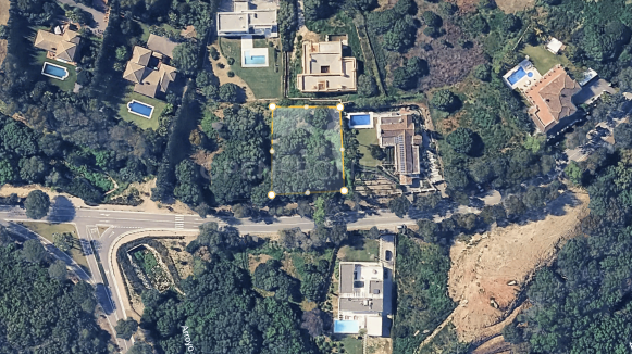 1,986 m² Building Plot on Avenida de los Cortijos, Sotogrande