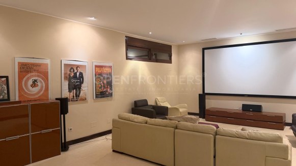 Luxury Villa with Private Pool and Mature Gardens in Sotogrande Alto