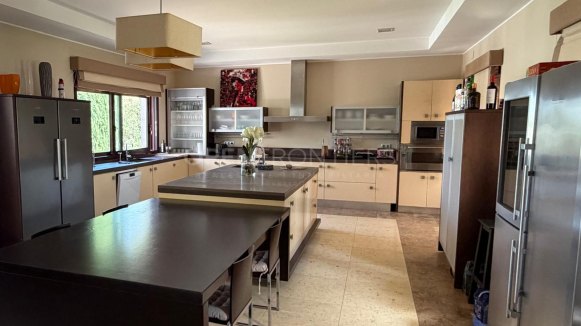Luxury Villa with Private Pool and Mature Gardens in Sotogrande Alto
