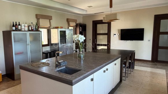 Luxury Villa with Private Pool and Mature Gardens in Sotogrande Alto