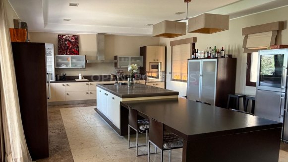 Luxury Villa with Private Pool and Mature Gardens in Sotogrande Alto