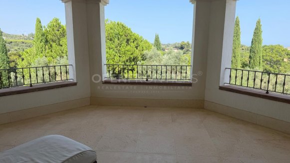Luxury Villa with Private Pool and Mature Gardens in Sotogrande Alto