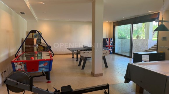 Luxury Villa with Private Pool and Mature Gardens in Sotogrande Alto