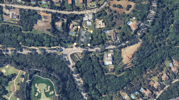1,986 m² Building Plot on Avenida de los Cortijos, Sotogrande
