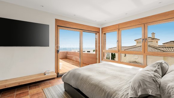 Villa with Panoramic Sea Views in Alcaidesa Alta