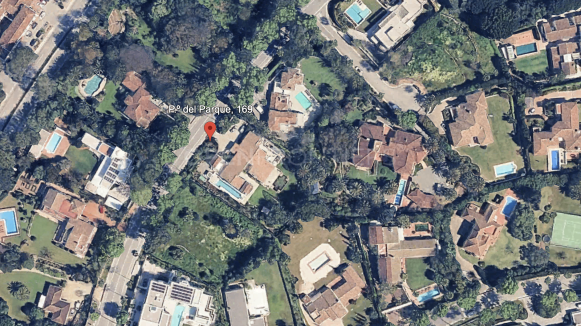 Plot in Kings & Queens, Sotogrande Costa with sea views