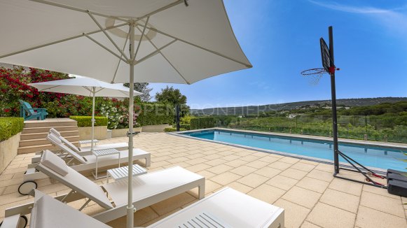 Contemporary Villa with Guest House in Sotogrande Alto