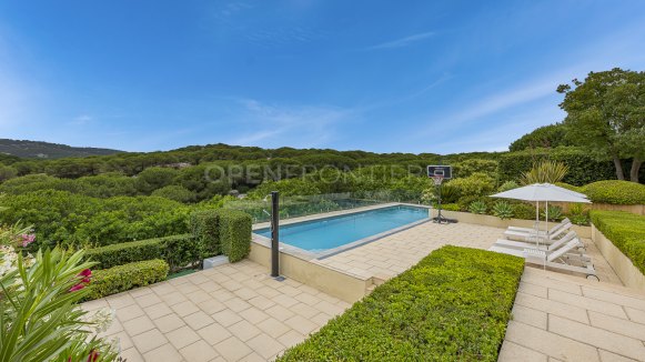 Contemporary Villa with Guest House in Sotogrande Alto