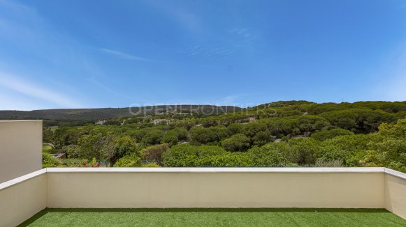 Contemporary Villa with Guest House in Sotogrande Alto