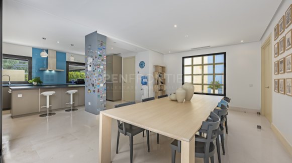 Contemporary Villa with Guest House in Sotogrande Alto