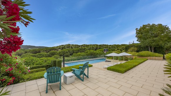 Contemporary Villa with Guest House in Sotogrande Alto