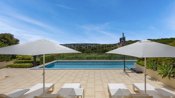 Contemporary Villa with Guest House in Sotogrande Alto