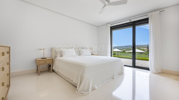 Contemporary Villa with Guest House in Sotogrande Alto