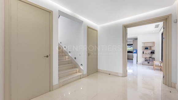 Contemporary Villa with Guest House in Sotogrande Alto