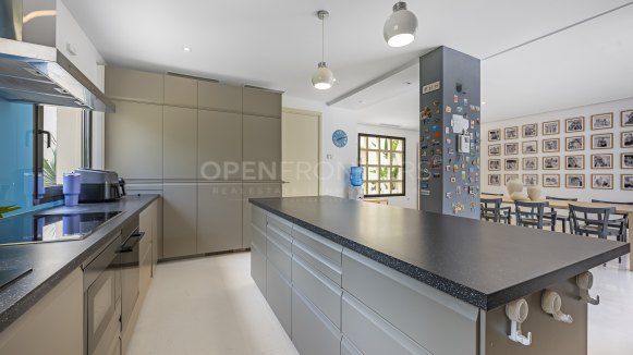 Contemporary Villa with Guest House in Sotogrande Alto