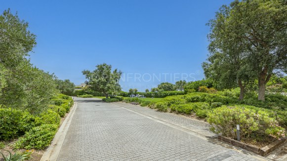 Contemporary Villa with Guest House in Sotogrande Alto