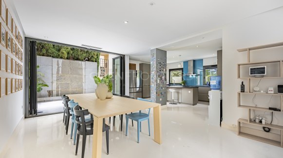Contemporary Villa with Guest House in Sotogrande Alto