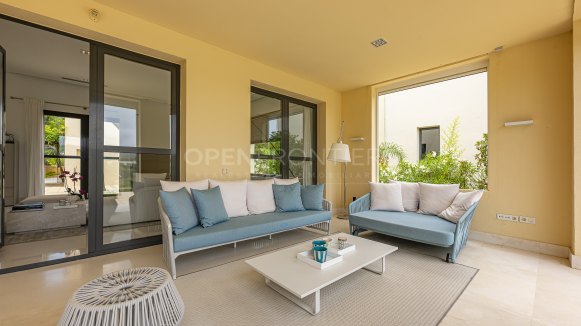 Contemporary Villa with Guest House in Sotogrande Alto