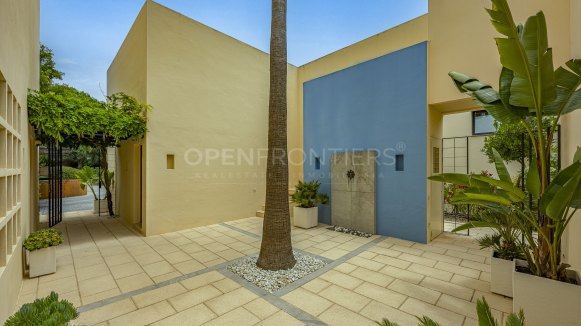 Contemporary Villa with Guest House in Sotogrande Alto