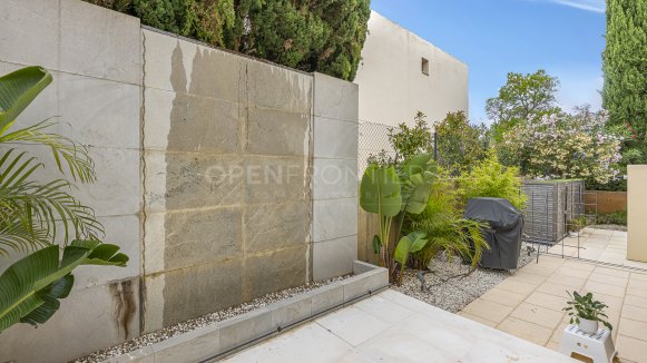 Contemporary Villa with Guest House in Sotogrande Alto