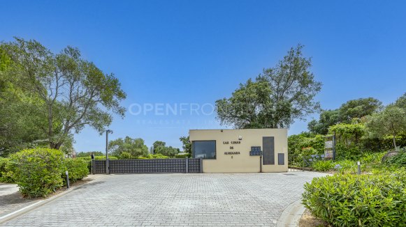 Contemporary Villa with Guest House in Sotogrande Alto