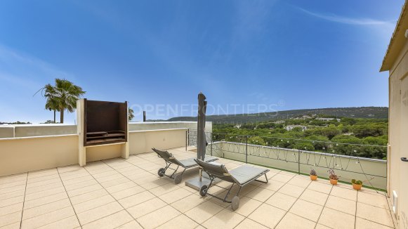 Contemporary Villa with Guest House in Sotogrande Alto