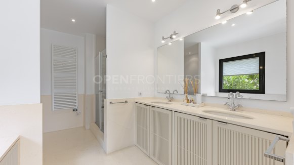 Contemporary Villa with Guest House in Sotogrande Alto