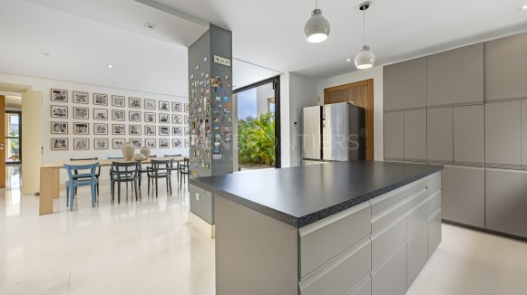Contemporary Villa with Guest House in Sotogrande Alto