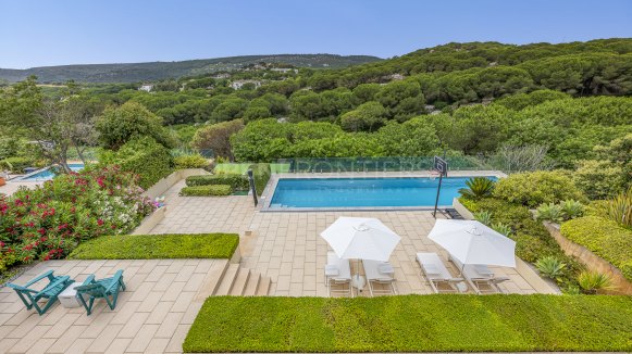 Contemporary Villa with Guest House in Sotogrande Alto