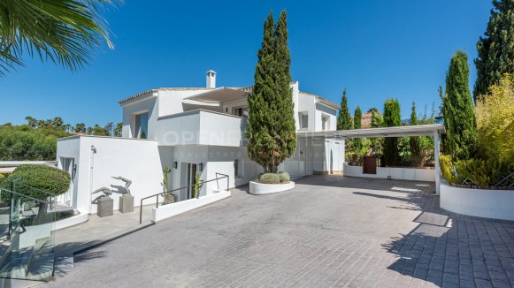 Renovated Villa with Private Pool and Gardens in Sotogrande Costa