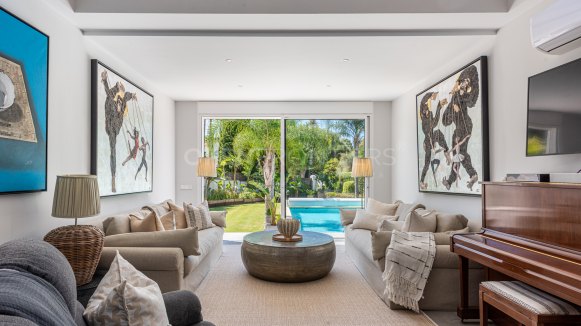 Renovated Villa with Private Pool and Gardens in Sotogrande Costa