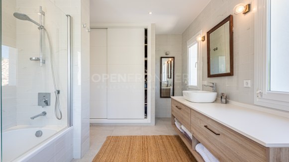 Renovated Villa with Private Pool and Gardens in Sotogrande Costa