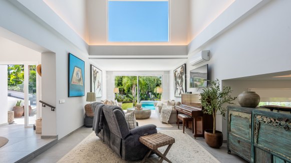 Renovated Villa with Private Pool and Gardens in Sotogrande Costa