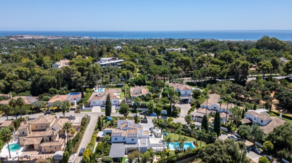 Renovated Villa with Private Pool and Gardens in Sotogrande Costa