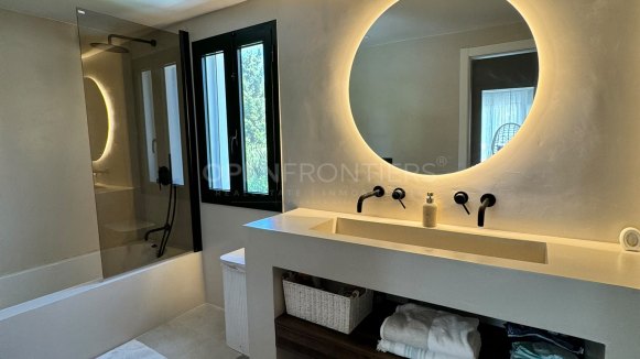 Contemporary Semi-Detached Villa with Private Pool in Sotogolf, Sotogrande