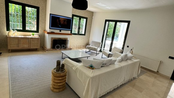Contemporary Semi-Detached Villa with Private Pool in Sotogolf, Sotogrande