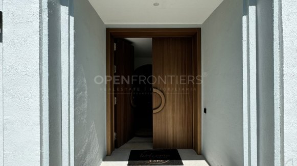 Contemporary Semi-Detached Villa with Private Pool in Sotogolf, Sotogrande