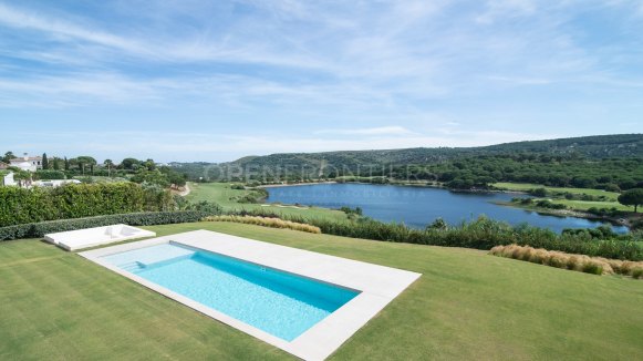 Modern Frontline Golf Villa with Lake Views in Sotogrande Alto