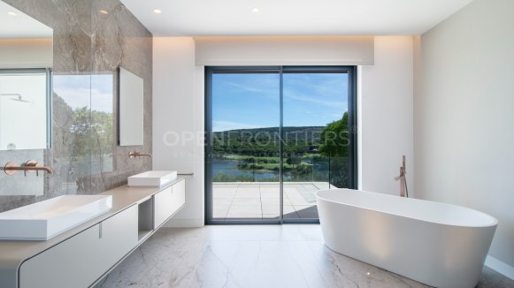 Modern Frontline Golf Villa with Lake Views in Sotogrande Alto