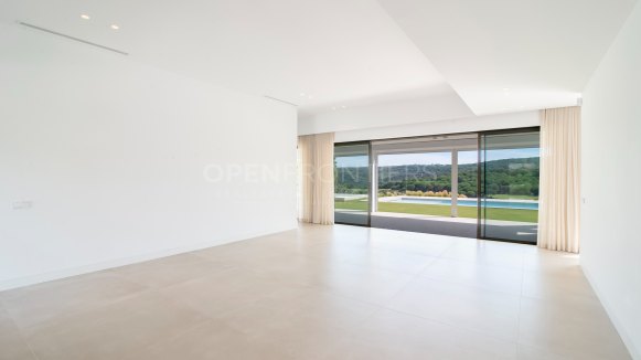 Modern Frontline Golf Villa with Lake Views in Sotogrande Alto