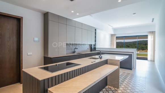 Modern Frontline Golf Villa with Lake Views in Sotogrande Alto