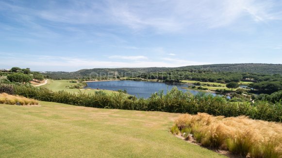 Modern Frontline Golf Villa with Lake Views in Sotogrande Alto